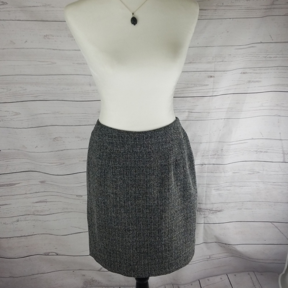 Dress barn tweed pencil skirt with ruffle detail